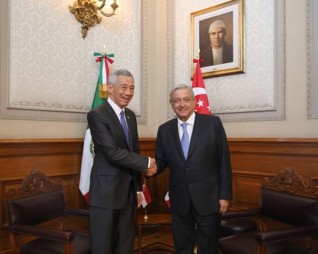 Se reúne AMLO con ministro de Singapur
