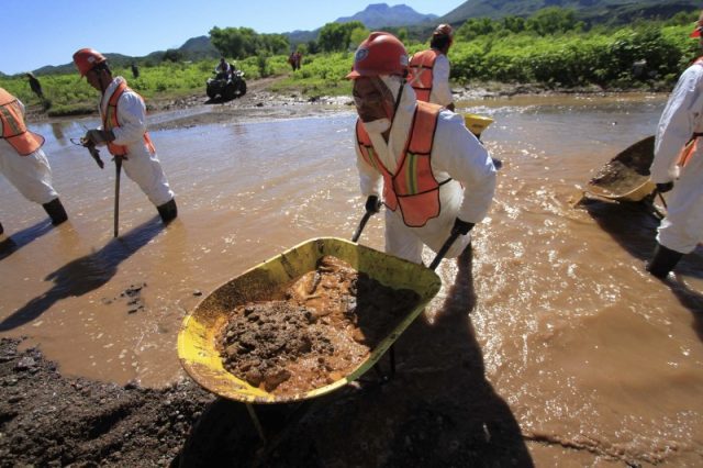 Grupo México entrega clínica de Uveas (inconclusa) a la Guardia Nacional Acusan pobladores afectados por derrame industrial una nula reparación del daño de parte de Grupo México