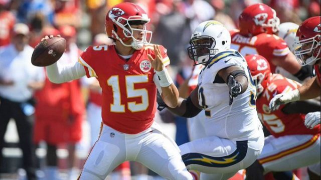 Chiefs y Chargers en busca de la postemporada en el Estadio Azteca