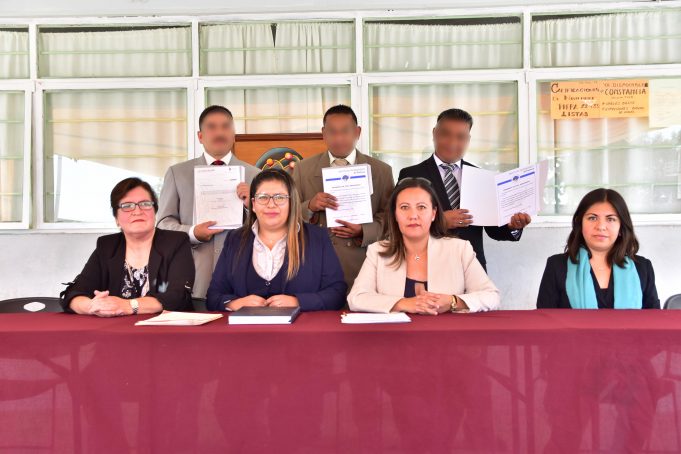 Comunicación Hidalgo - Se titulan tres presos del Cereso de Pachuca