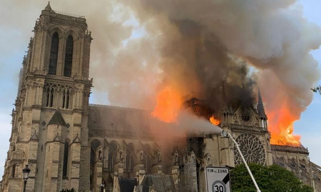 Notre Dame no oficiará la tradicional misa de Navidad celebrada desde 1803