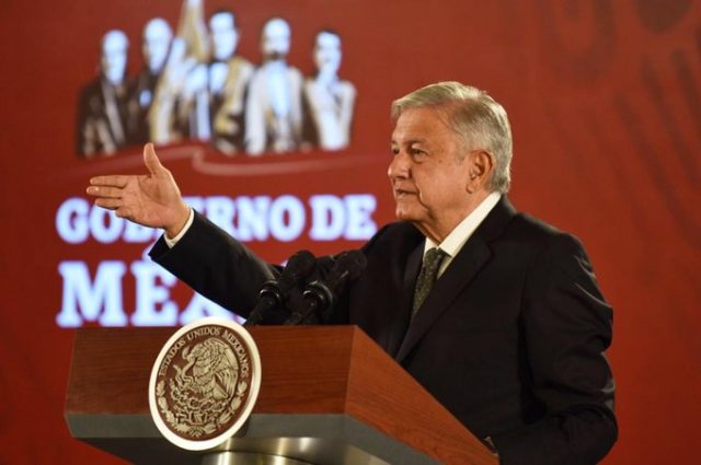 López Obrador pide sensibilización a servidores públicos