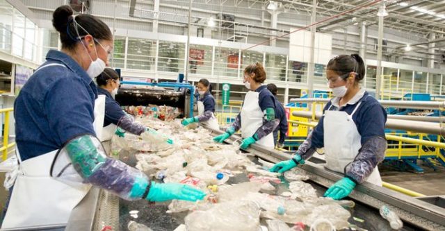 Despiden a 400 empleados de fábricas de plásticos