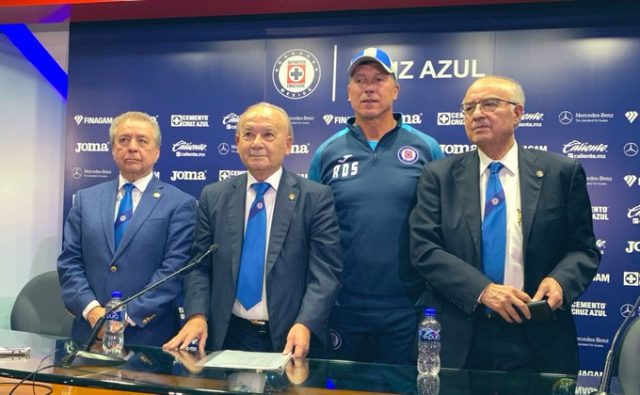 Jesús Corona se queda en Cruz Azul: Billy Álvarez