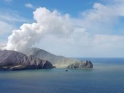 Erupción de volcán Whakaari podría dejar 13 muertos La Vanguardia -Erupción de volcán Whakaari podría dejar 13 muertos