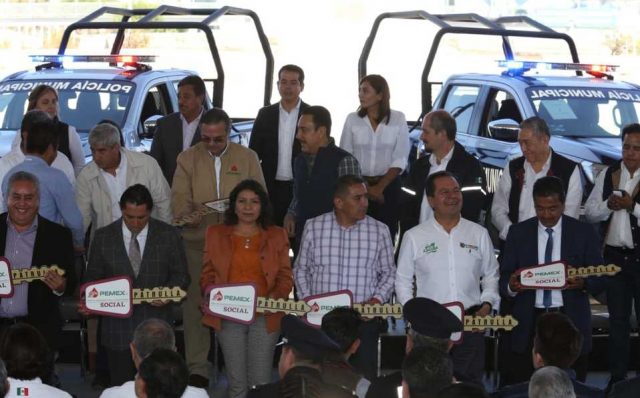 Entregan patrullas y ambulancia a municipios de Hidalgo Milenio - Entregan patrullas y ambulancia a municipios de Hidalgo
