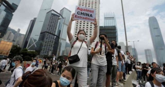 China prohíbe ingreso de naves de EUA en Hong Kong