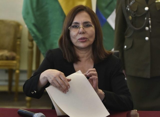 Exigen a AMLO dejar de meter las manos en los asuntos internos de Bolivia