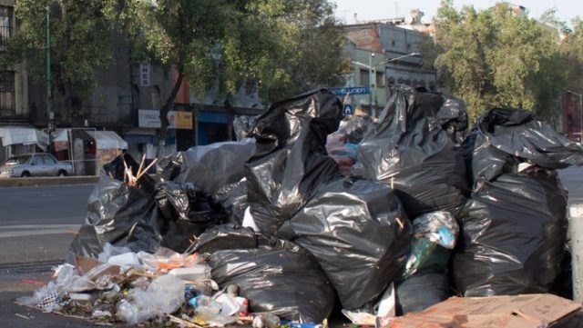 Asociaciones de plásticos lamentan prohibición de bolsas