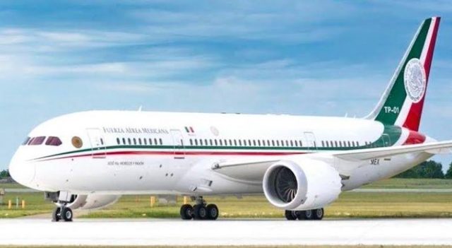 Avión presidencial regresa a México