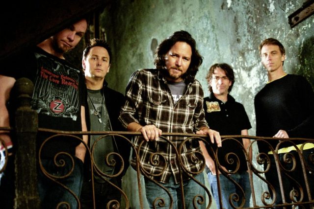 Pearl Jam abre paso a su etapa experimental con «Dance of Clairvoyants»