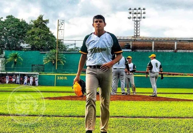 Pícher veracruzano es reclutado por los Phillies