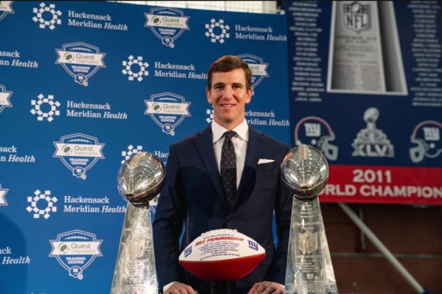 Brady felicita a Manning por su retiro