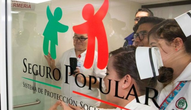 Exsecretarios de salud advirtieron las consecuencias de desaparecer el Seguro Popular