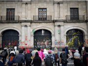 Jóvenes se manifiestan contra tarifazo en Toluca
