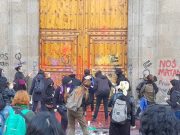 Manifestaciones por feminicidios en Día del Amor y la Amistad en Palacio Nacional