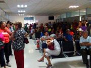 Pacientes del ISSSTE permanecen hasta 20 horas en el suelo Expreso - Pacientes del ISSSTE permanecen hasta 20 horas en el suelo