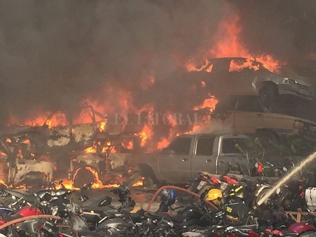 Incendio en depósito de vehículos afectó a pobladores de Nogales