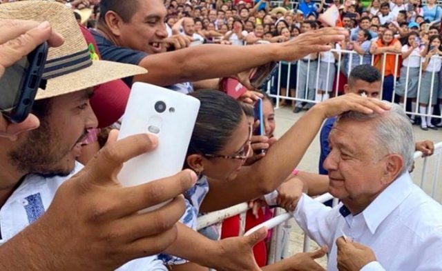 López Obrador llama a aprovechar los programas sociales