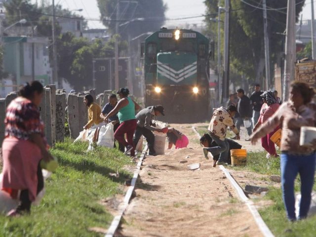 Por bloqueos, colapsan operaciones de trenes en Puebla La verdad noticias - Por bloqueos, colapsan operaciones de trenes en Puebla