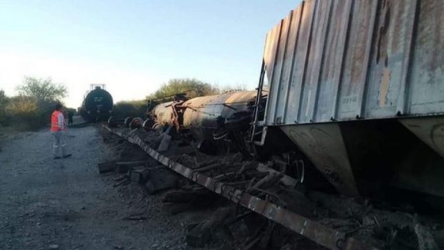 Locomotora con material tóxico se descarriló en Tlacoyalco, Puebla