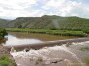 Alertan a tres comunidades de Bavispe por crecimiento del río en las últimas horas