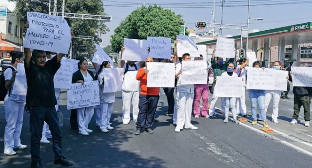 Personal médico bloqueó Eje 4 Sur para exigir insumos