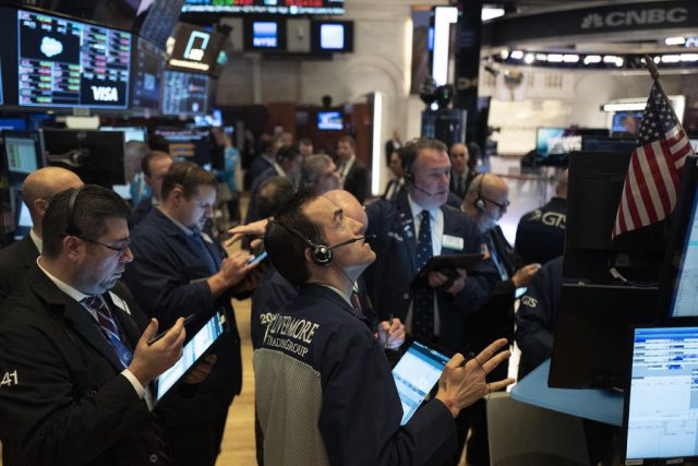 Wall Street inició su jornada con una caída del 5 %
