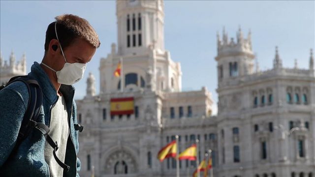 Disminuye el número de fallecidos por COVID-19 en España AA