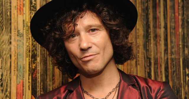 Señalan a Enrique Bunbury de posible plagio en sus canciones Sin Embargo