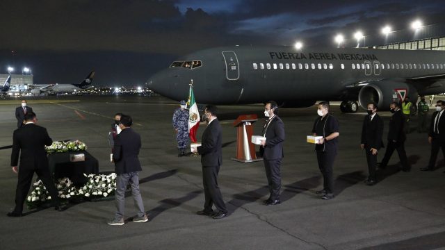 Llegan cenizas de mexicanos fallecidos por COVID-19 en NY López Dóriga Digital