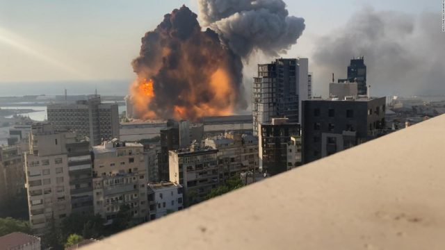 Renuncian cuatro ministros tras la explosión en Beirut CNN Español