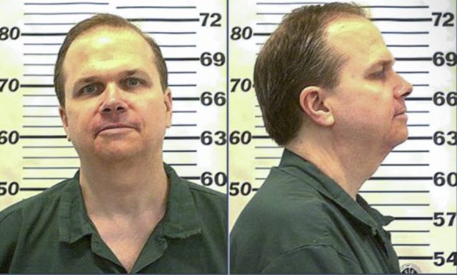 Asesino de Lennon acepta que merecía la pena de muerte El País