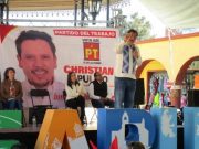 Vuelven a caer huevazos sobre Noroña Uno TV