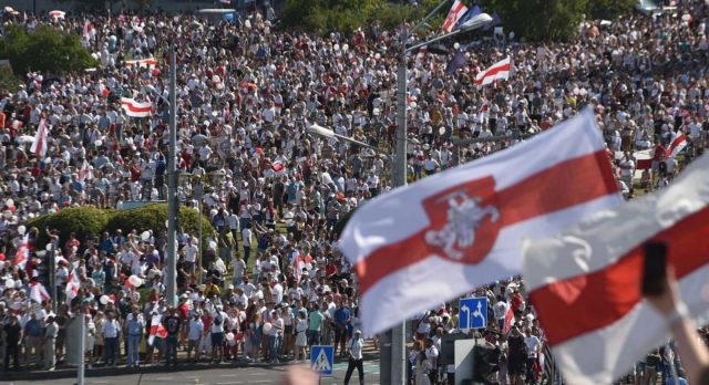 Decenas de detenidos en nueva protesta contra Lukashenko en Bielorrusia RTVE