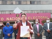 Mario Delgado solicita al INE que agilice una tercera encuesta La Jornada