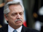 Acusan al presidente de Argentina de envenenar a la población con vacuna