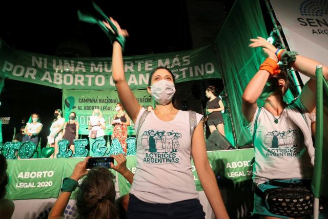 Argentina hace historia y despenaliza el aborto