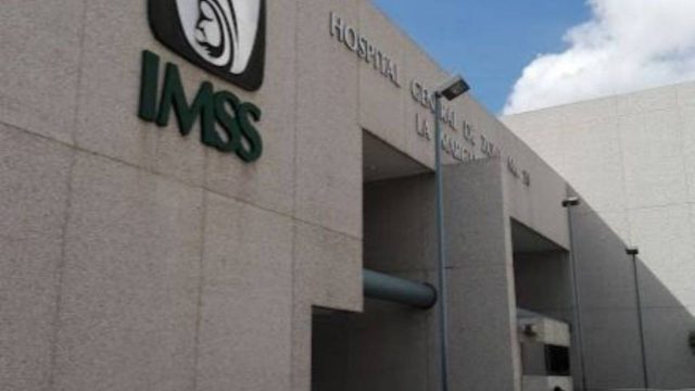 Bebé nace frente a un hospital de Puebla luego de negarle el servicio a una mujer