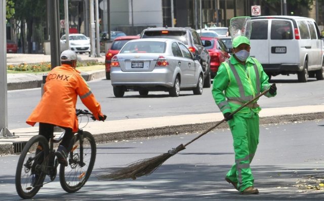 Diputados solicitan que trabajadores de limpia y transporte reciban prima económica por la COVID-19