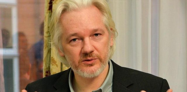 Jueza niega la extradición de Assange a Estados Unidos