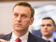 Detienen al opositor ruso Navalny al llegar a Moscú