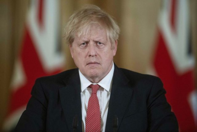 Johnson se responsabiliza por todas las muertes de COVID-19 en su país
