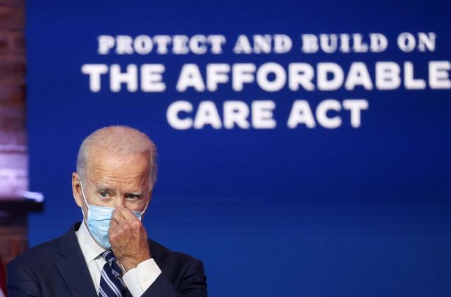 Biden reactiva el Obamacare