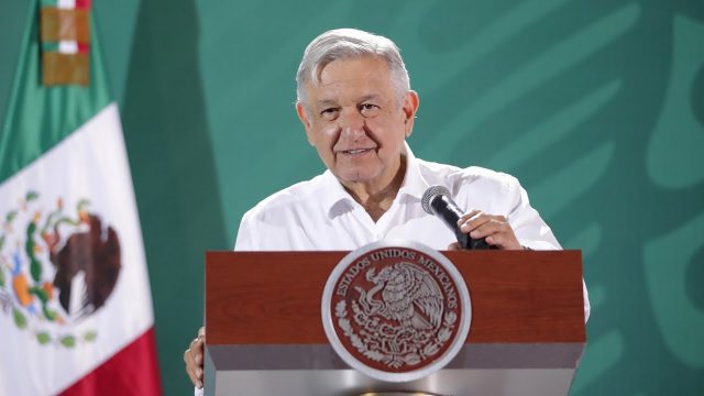 Control de puertos por Semar, por seguridad nacional, insiste AMLO