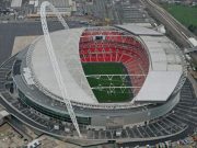 Aficionados del futbol podrán regresar a los estadios de Inglaterra en mayo