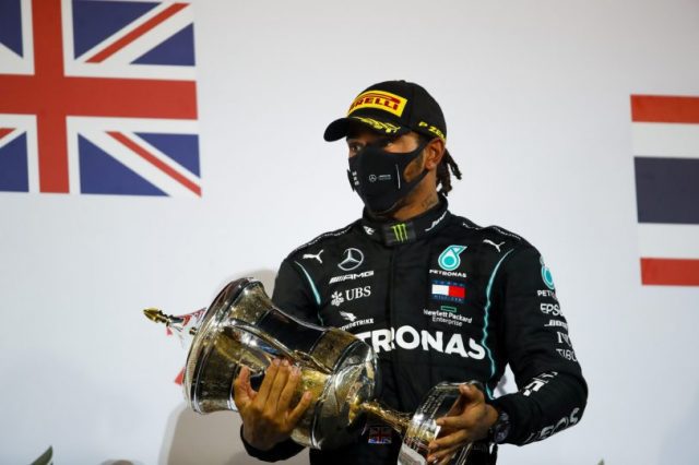 Hamilton gana en Bahrein el primer GP de 2021; Checo termina en 5o