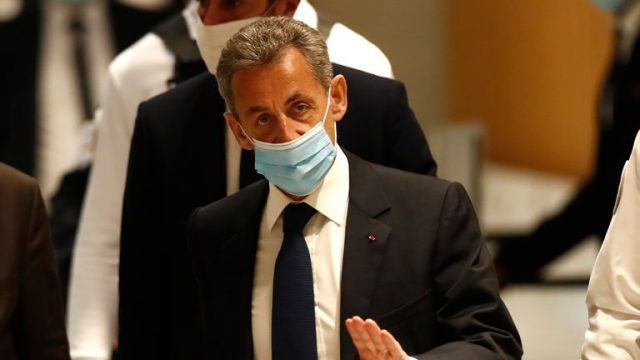 Condenan a prisión a expresidente de Francia