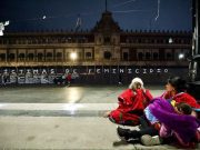 Pintan vallas de Palacio Nacional con nombres de víctimas de feminicidio