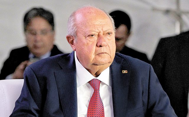 Renuncia Romero Deschamps como trabajador activo de Pemex